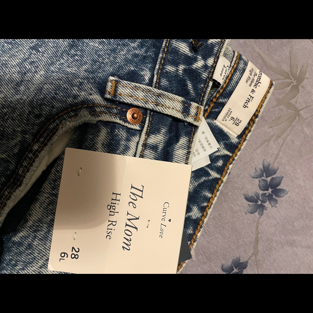 NWT Abercrombie The Mom High Rise Jeans 28,6 Long